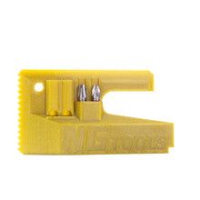 NG Snowboard Binding Tool – gold multitool for snowboard, splitboard, and skialp. Includes screwdriver, two bits, whistle. Ideal for cleaning bindings, buckles, base, edges, and waxing.
