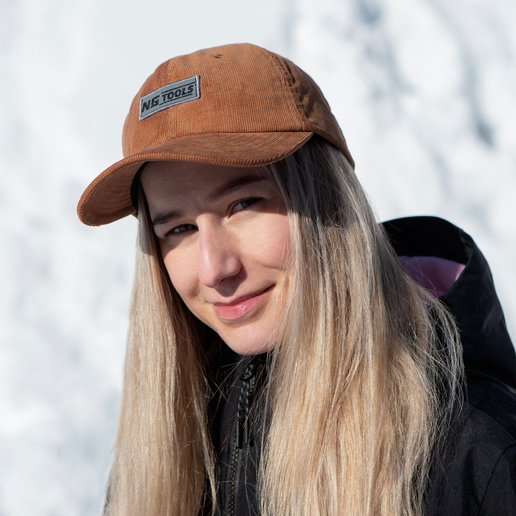 NGtools Corduroy Dad Cap. Style and fashion in one. Style on Snow. Fashion on Snow. Fashion on Snowboard and Ski. Purple Color. Snowboard Buyers Guide. In Absolut Park. On model. 