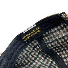 Načítať obrázok do prehliadača galérie, Embroidered NGtools logo detail – stylish snowboard cap design
